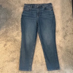 American Eagle Outfitters size 16 long stretch mom jean. Worn once!